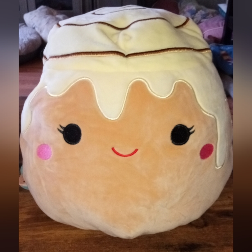 NWT. YOU GET One FLIP A SQUISHMALLOW.